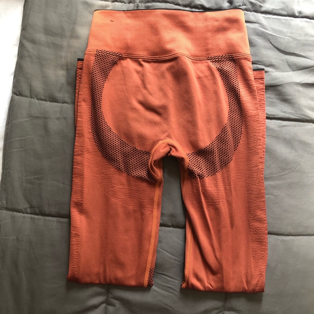 Orange seamless leggings